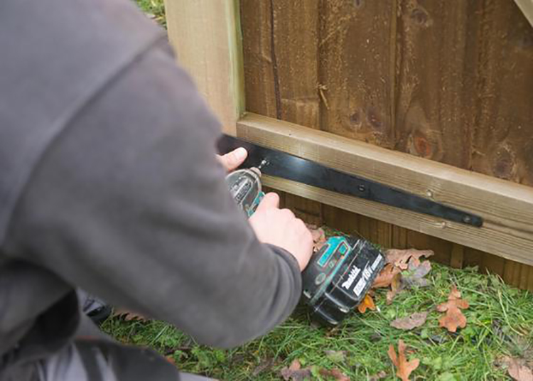 Choosing the right hinges for your garden gate RF International